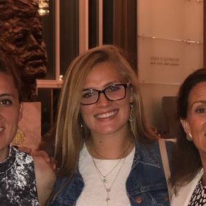 Meet your Posher, Elizabeth